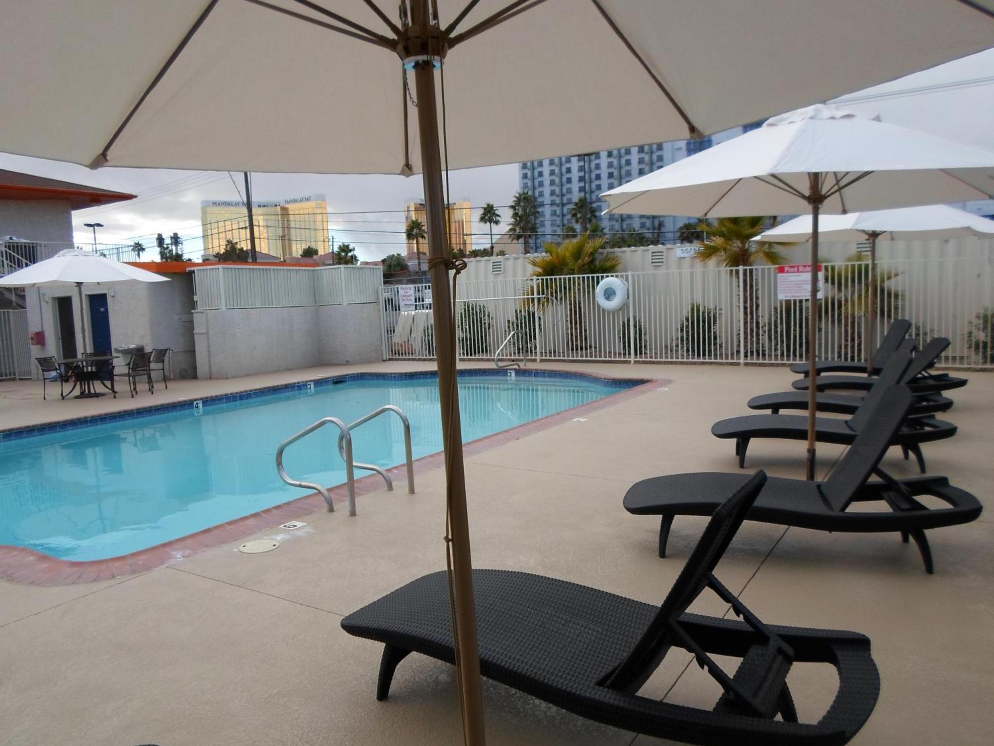 Howard Johnson By Wyndham Las Vegas Near The Strip Kültér fotó