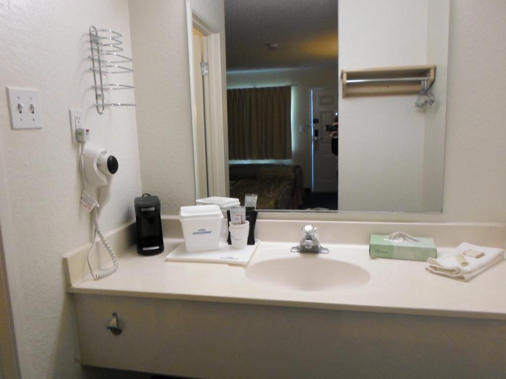 Howard Johnson By Wyndham Las Vegas Near The Strip Kültér fotó
